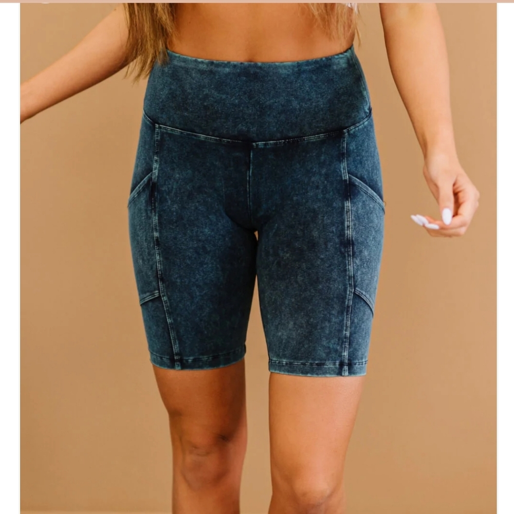 SEARCHING FOR THIS STYLE (WAIST) in full length, boot cut denim!